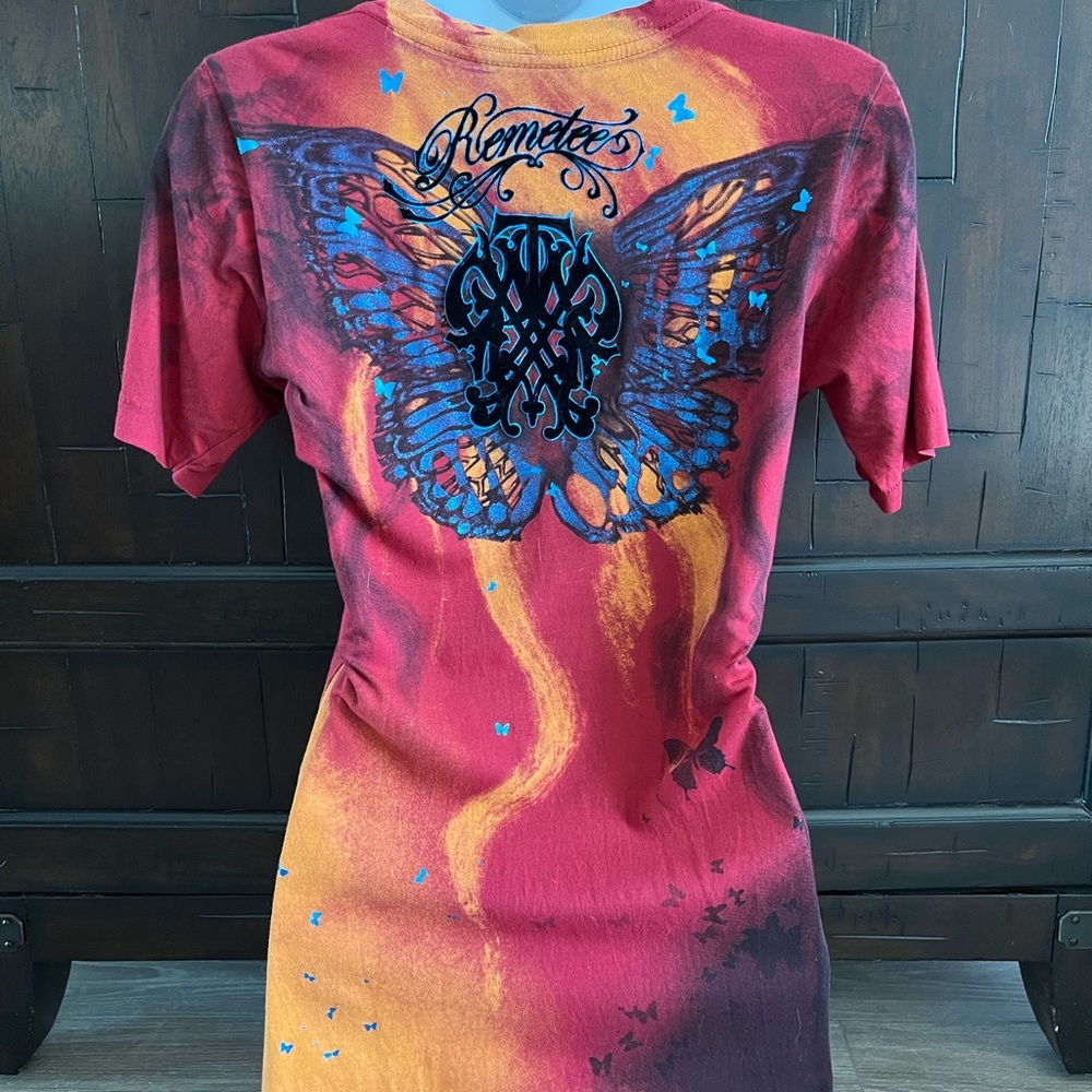 Remetee t-shirt size Medium vibrant color and design - Picture 2 of 3